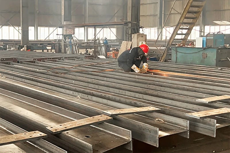 Comparación entre vigas H soldadas y laminadas en caliente en aplicaciones estructurales Comparación entre vigas H soldadas y laminadas en caliente en aplicaciones estructurales
