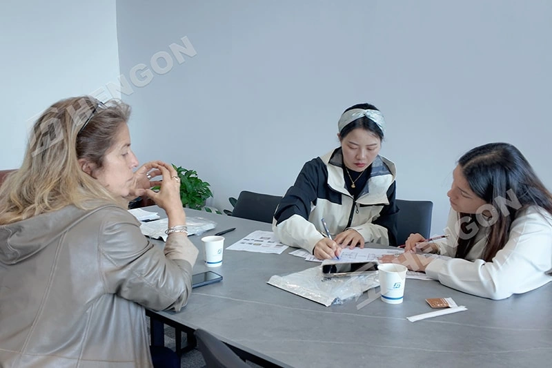 Cliente uruguayo planea proyecto de apartamento prefabricado de acero con Hengon